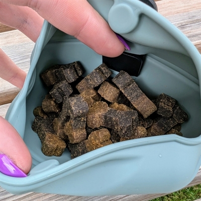 Zolux beloningszakje snackzakje silicone groen (13X6X11 CM) - Afbeelding 6